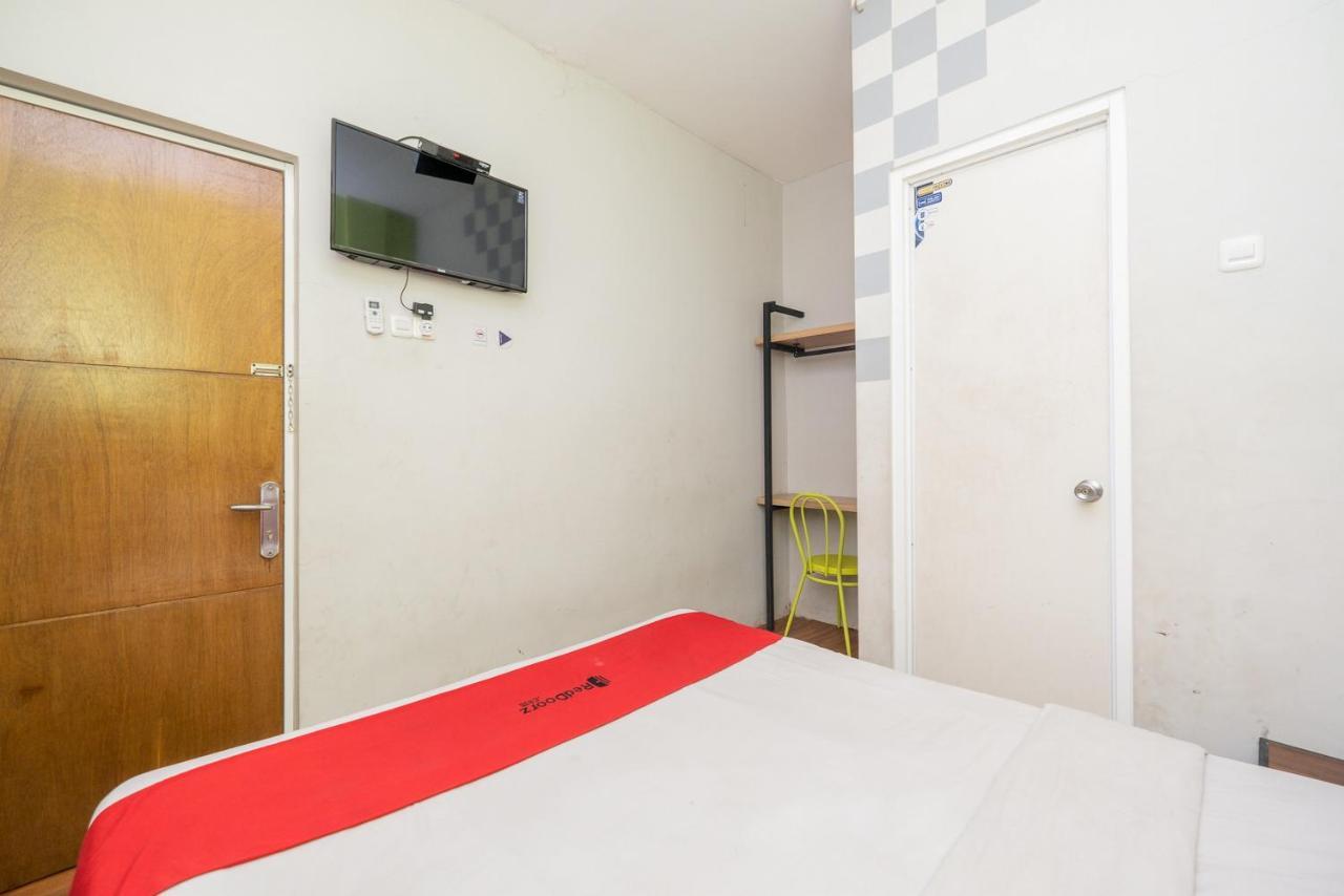 เรดดอร์ซ แอต ดาร์โม สุราบายา Hotel ภายนอก รูปภาพ