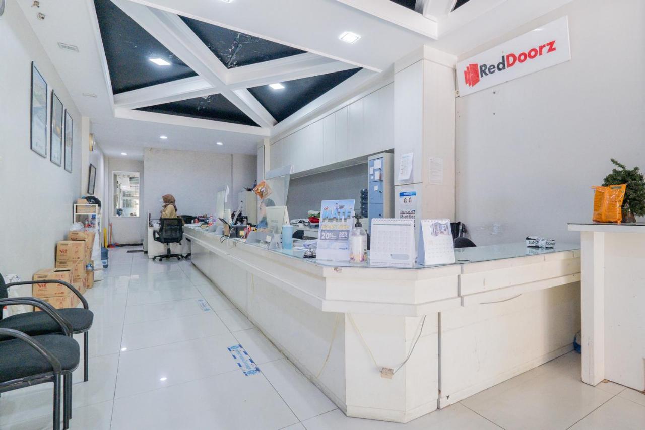 เรดดอร์ซ แอต ดาร์โม สุราบายา Hotel ภายนอก รูปภาพ